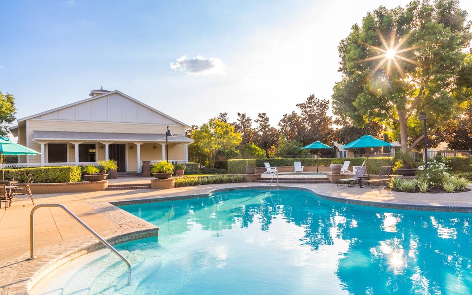 Clubhouse and Pool at Pinheiro Park in Edenglen Ontario