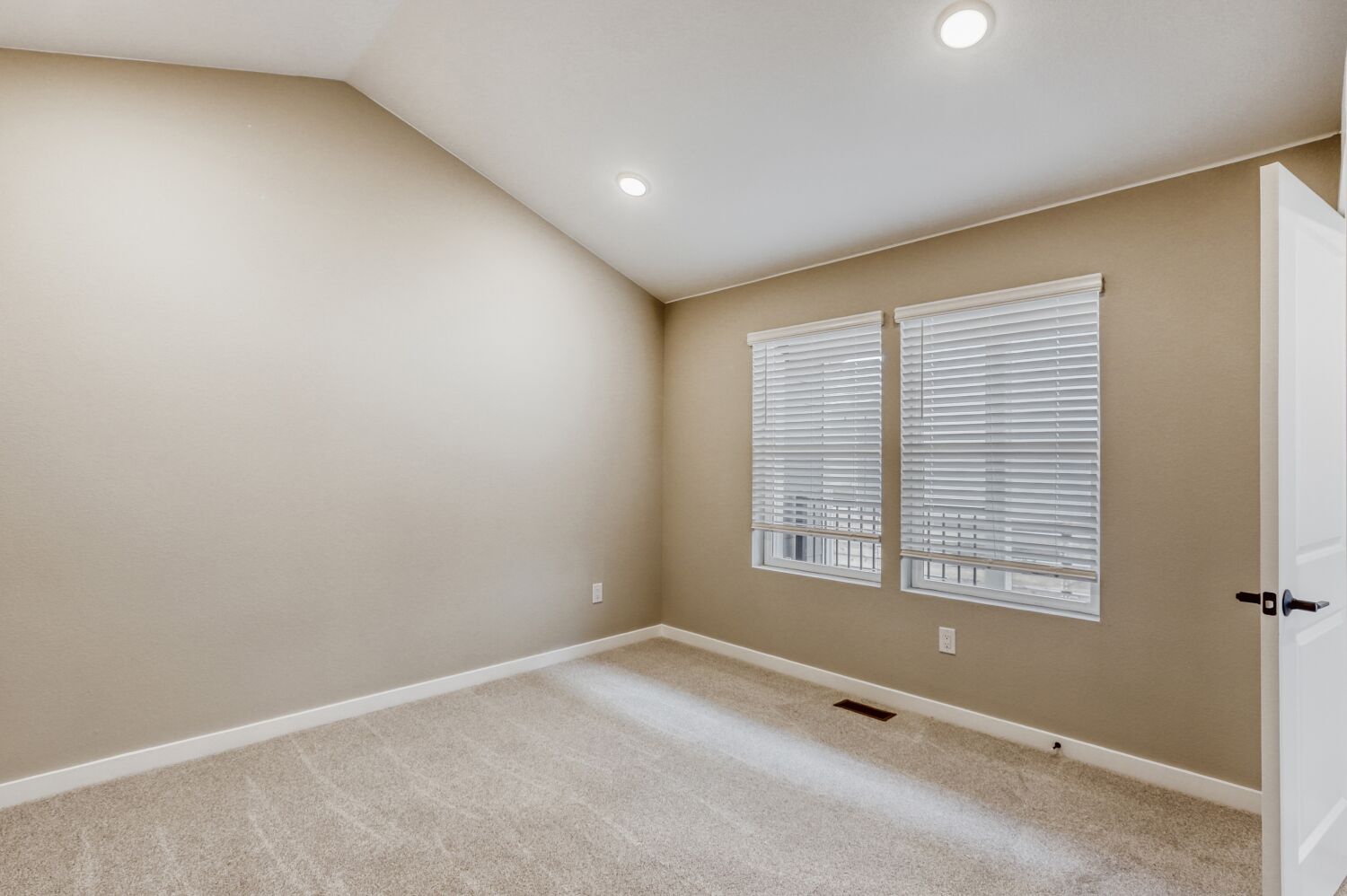 Tealight Eight Bedroom Tealight Eight Bedroom