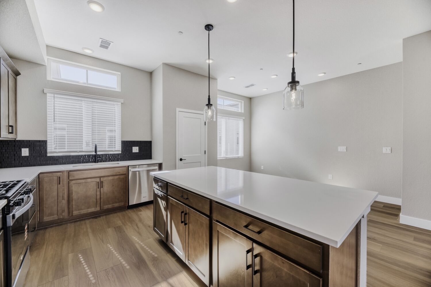 Eating Area at Solterra in Lakewood, CO Eating Area at Solterra in Lakewood, CO