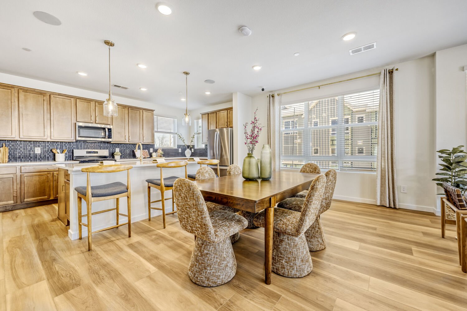 Contour Two Eating Nook at Uplands in Westminster, CO