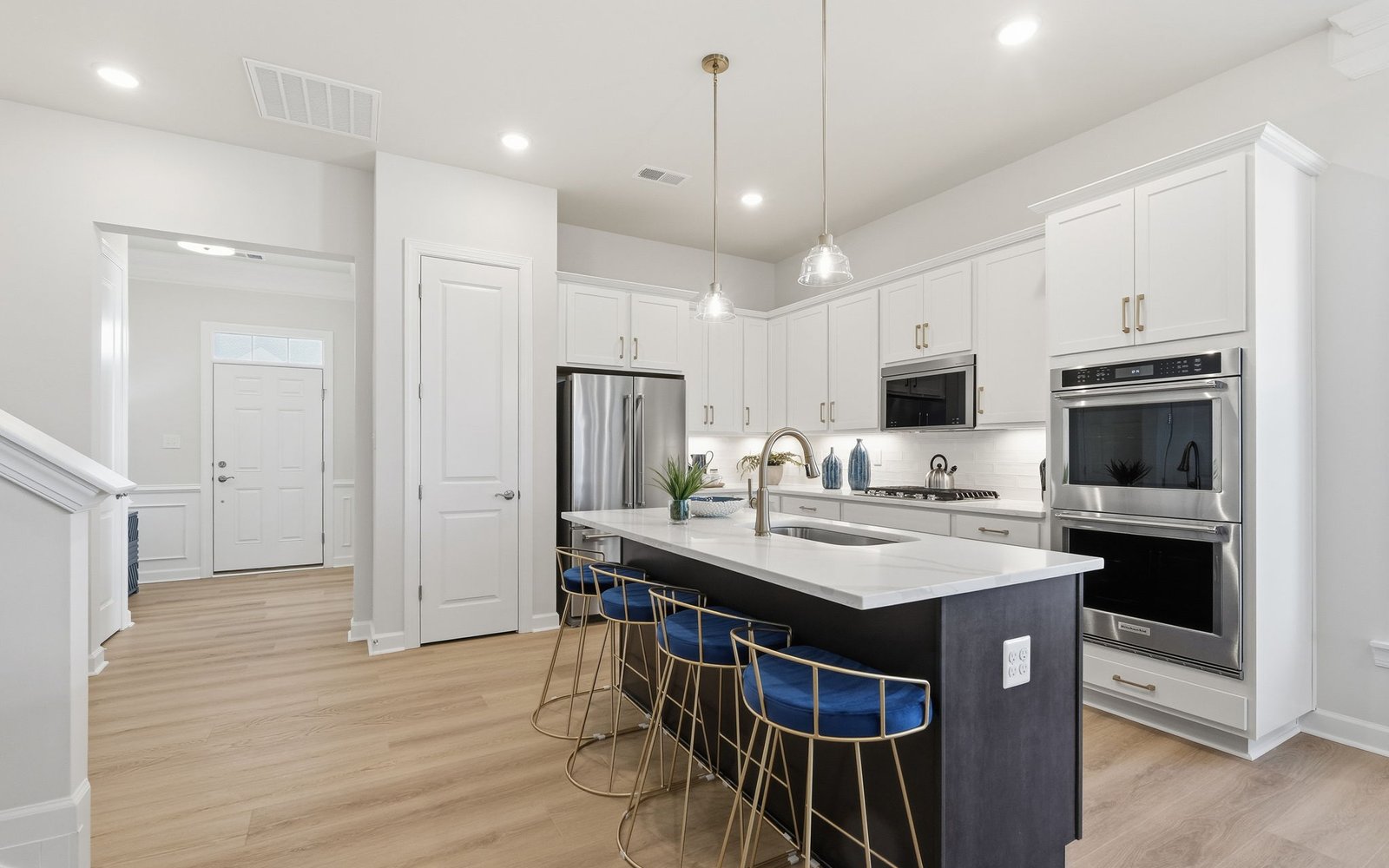 The kitchen of the Chagall.