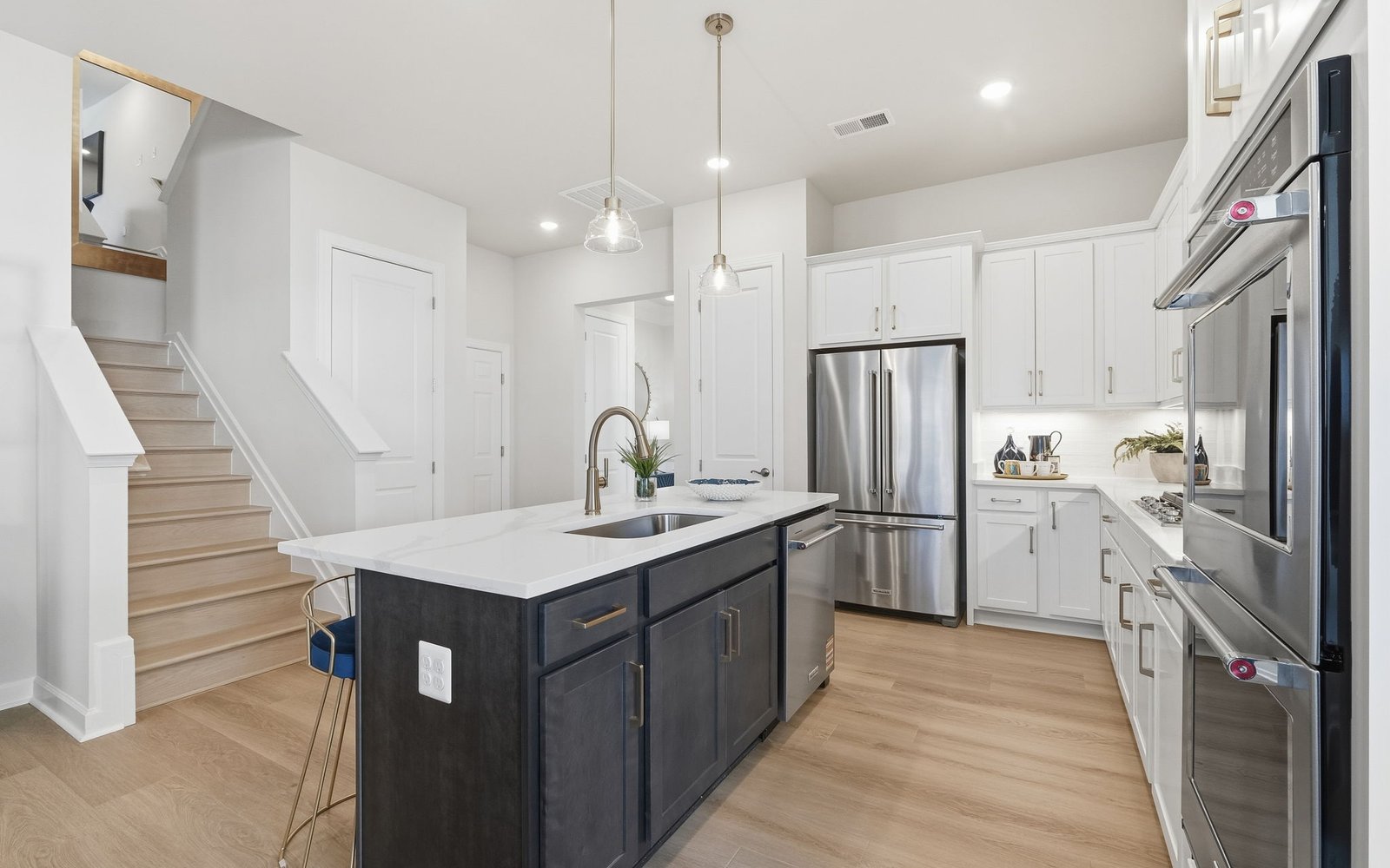 The kitchen island of the Chagall.