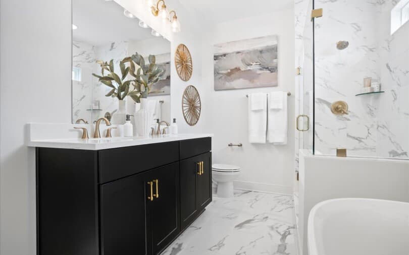 Sheridan II Primary Bath at Snowden Bridge in Stephenson VA