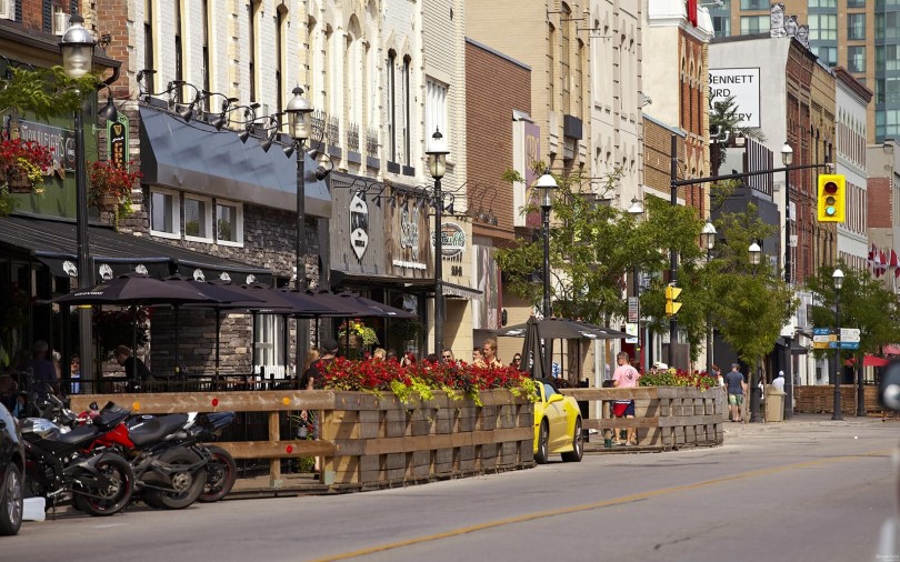 Downtown shopping and restaurants at Heartland in Baxter ON
