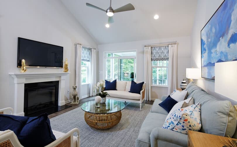 Living room in Picasso at Swan Point by Brookfield Residential in Issue MD