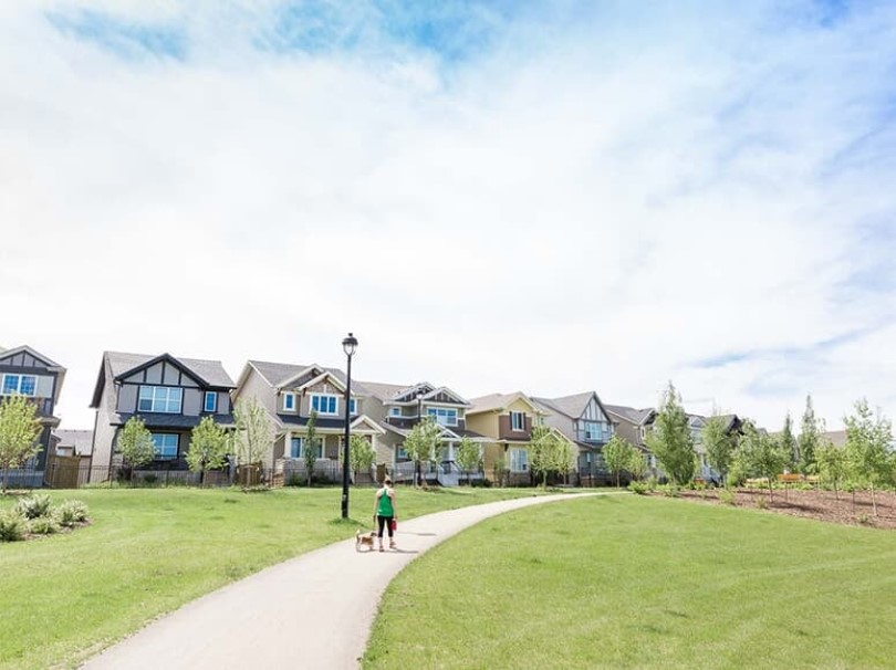 Walking trails at Chappelle Gardens in Edmonton AB
