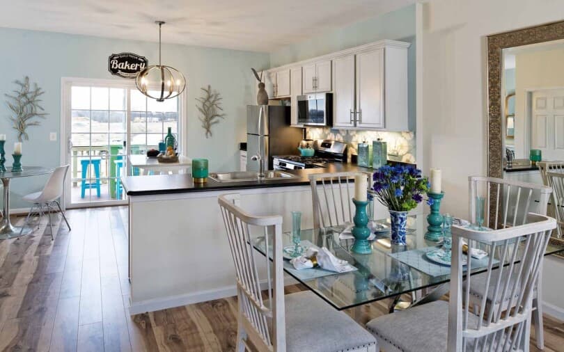 Coastal kitchen in the Skyline townhome at Snowden Bridge in Winchester, VA by Brookfield Residential