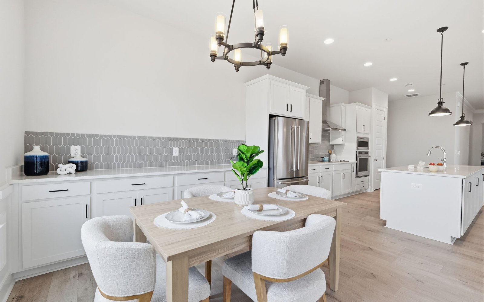 The dining and kitchen of the Rembrandt at Lakeside at Trappe.