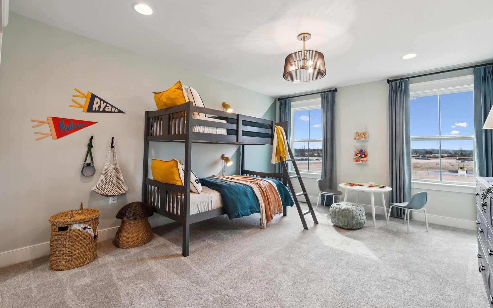 Temporary image of the secondary bedroom of the Carter.