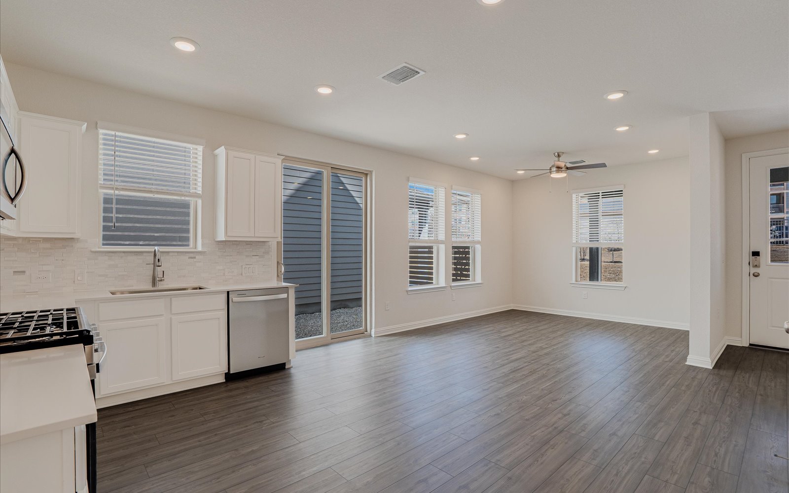 8208 Springsteen Kitchen and Dining Room