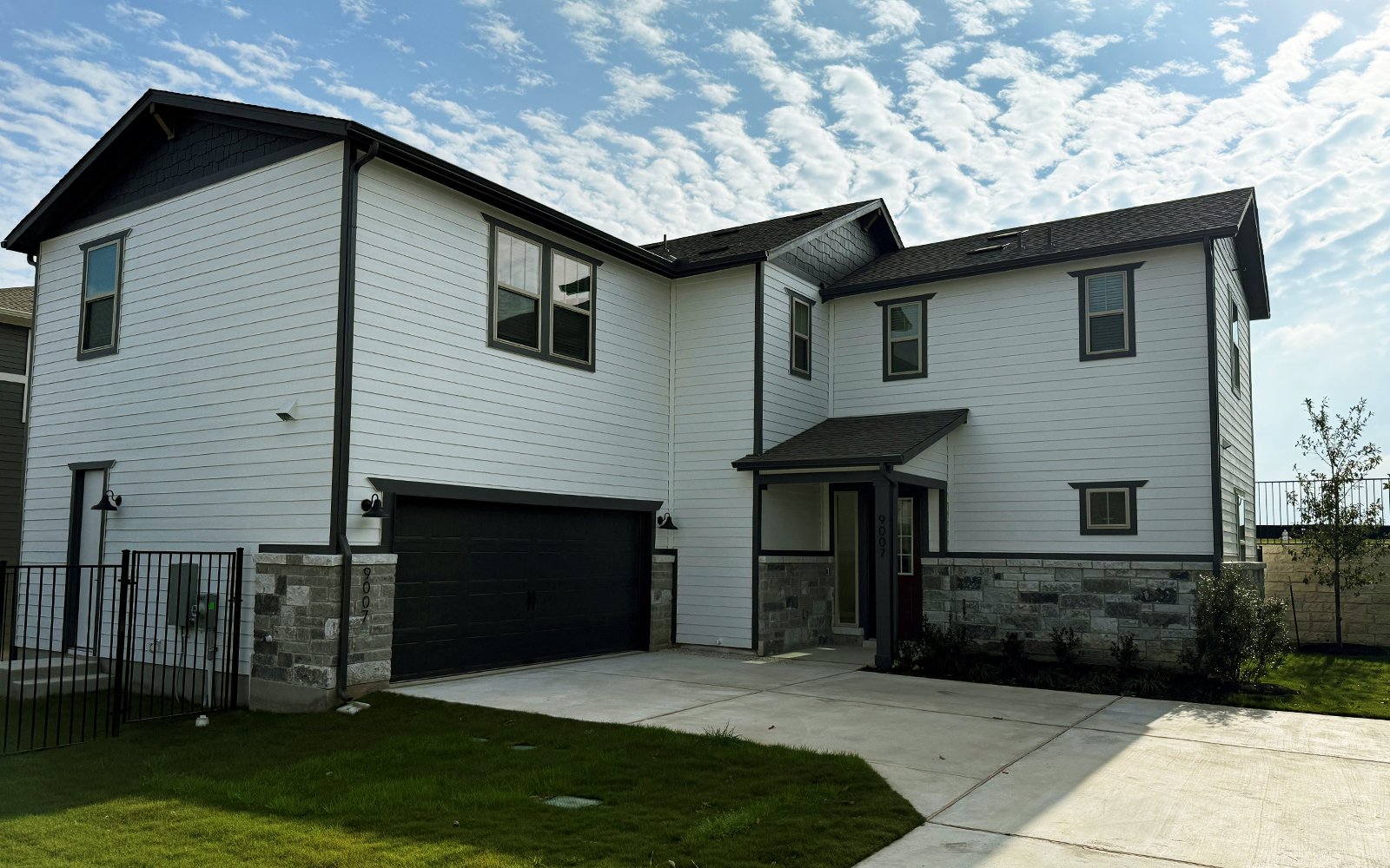 9007 Hamadryas Front Exterior