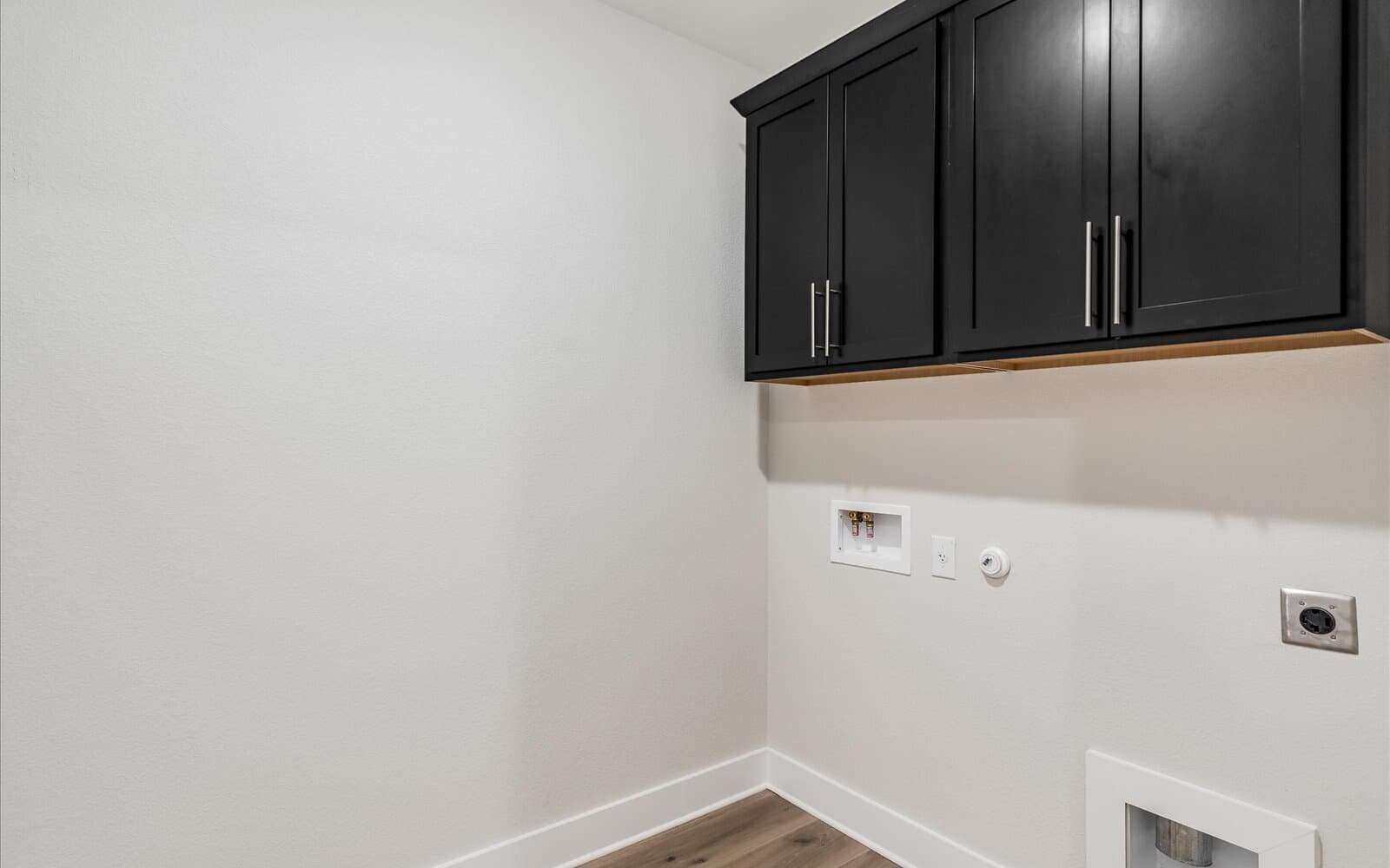 9416 Hamadryas Utility Room