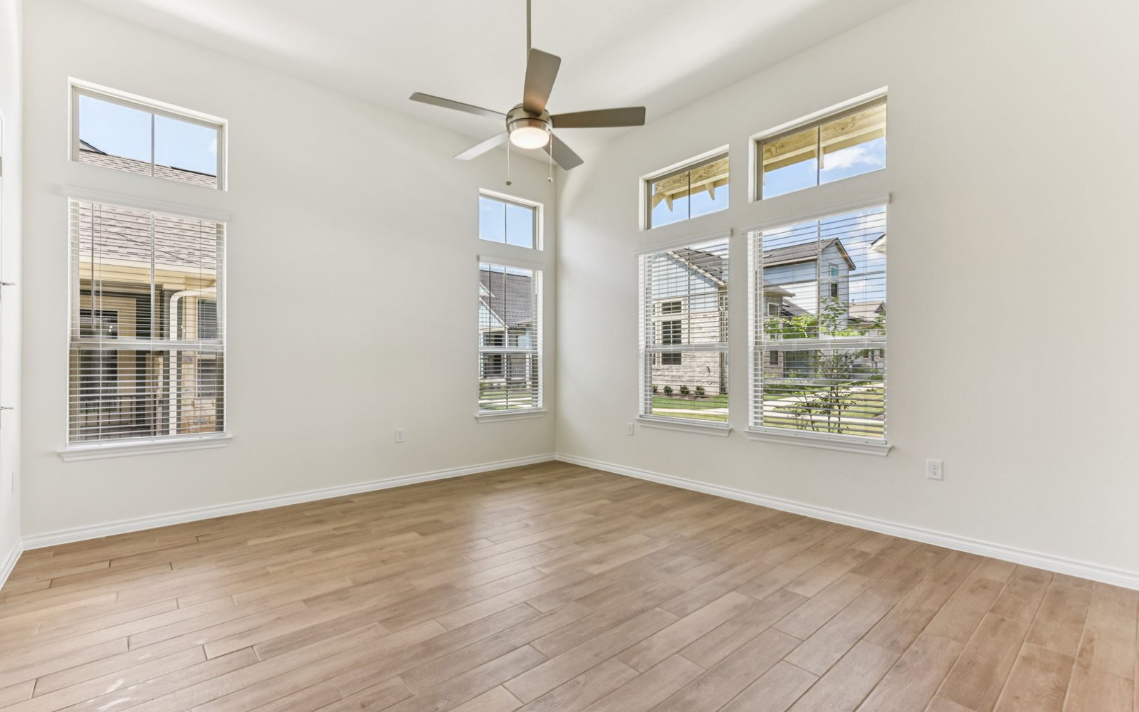 104 Maceo Way Unit 102 Living Room