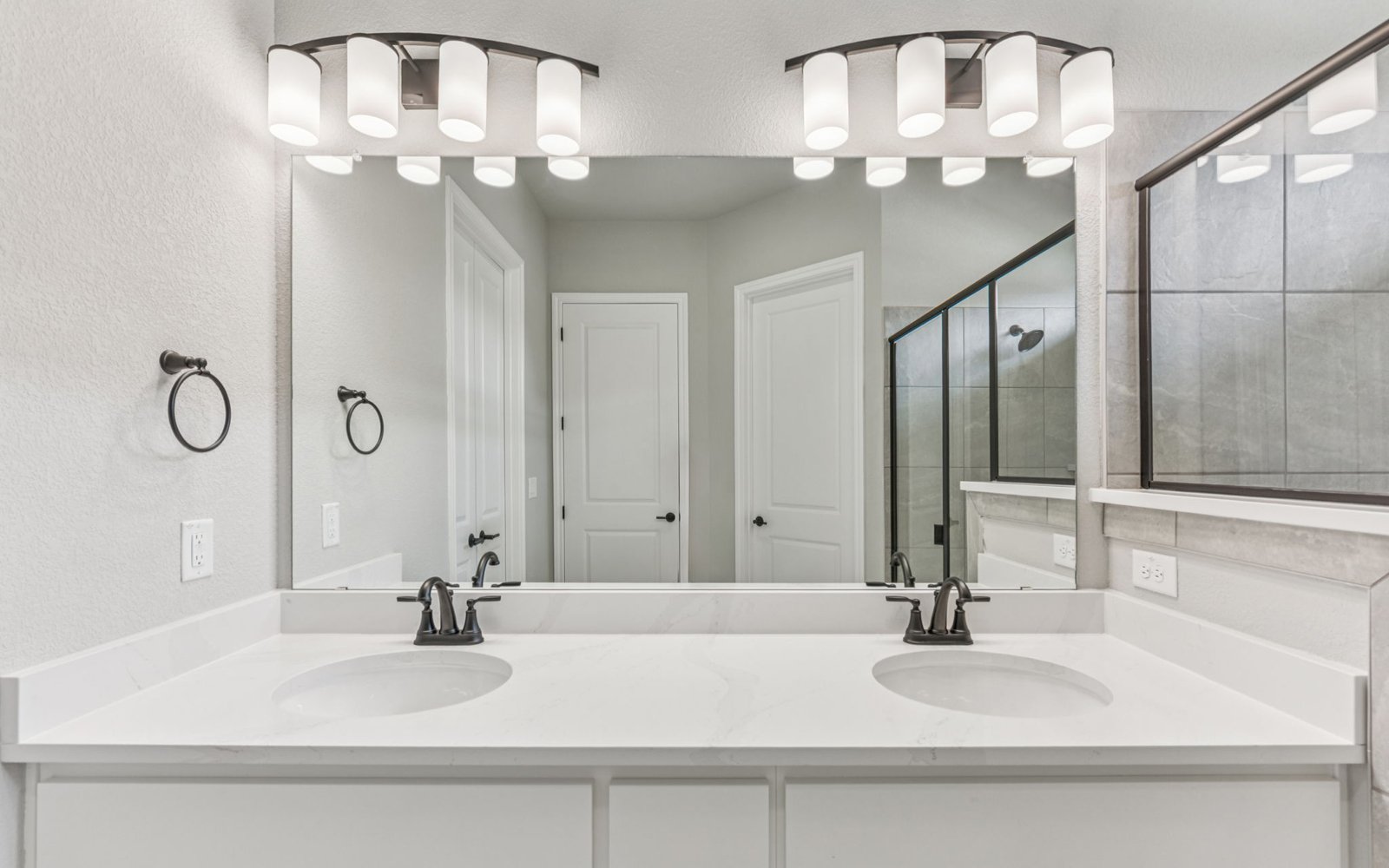 108 Maceo Way Unit 101 Bathroom