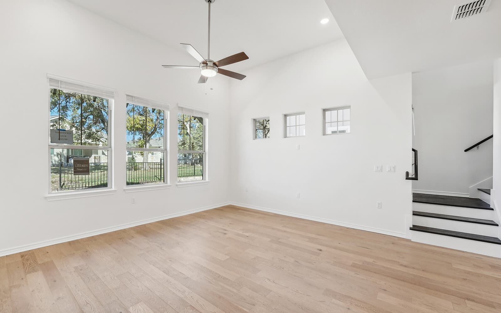 124 Stewart Dr Unit 102 Living Room