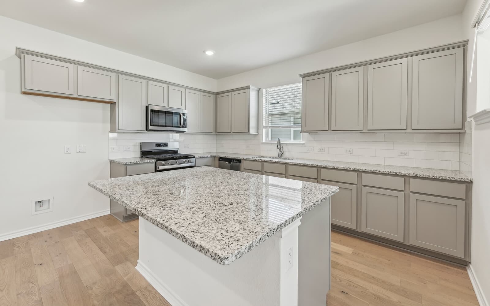 124 Stewart Dr Unit 102 Kitchen