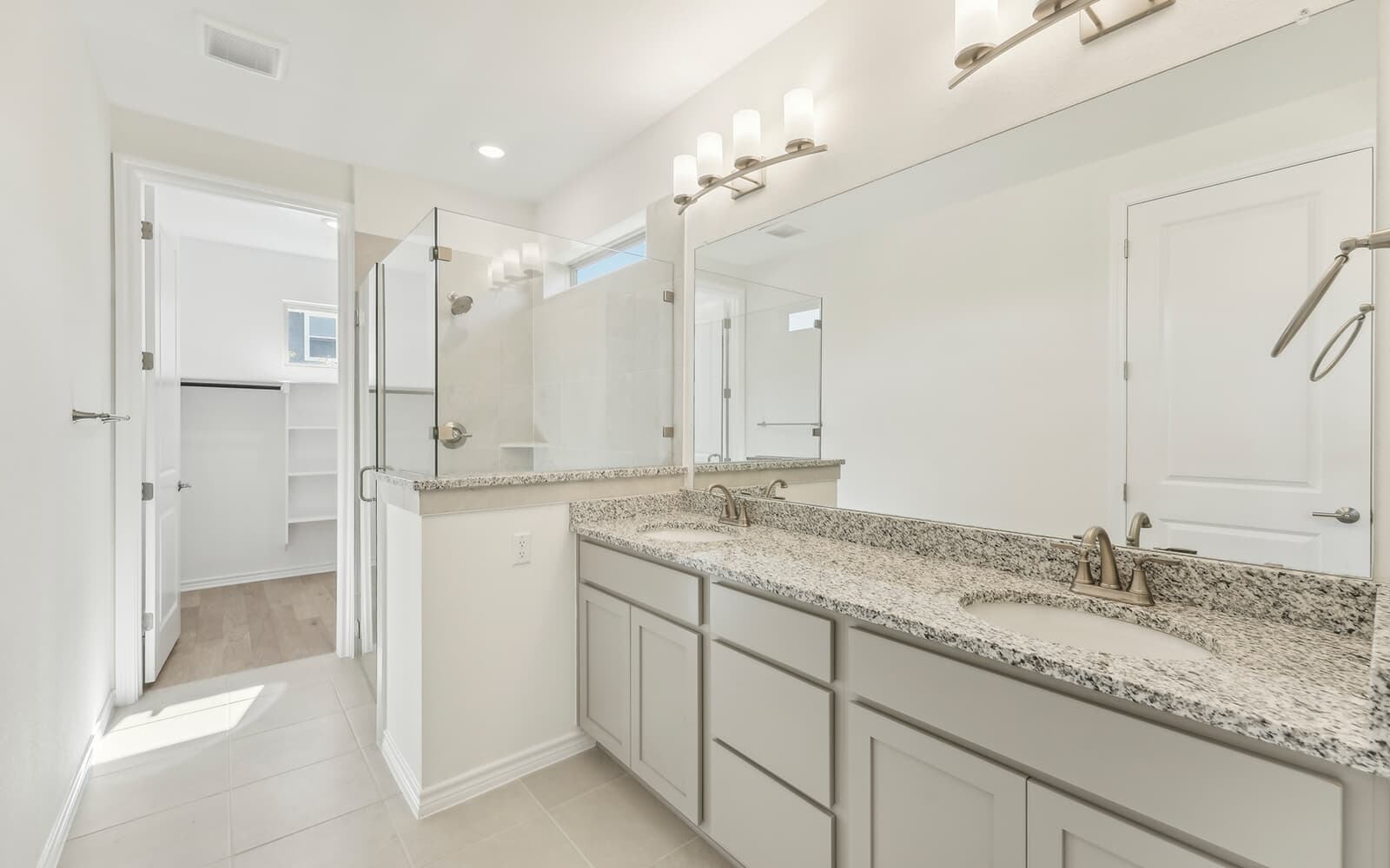 124 Stewart Dr Unit 102 Main Bathroom