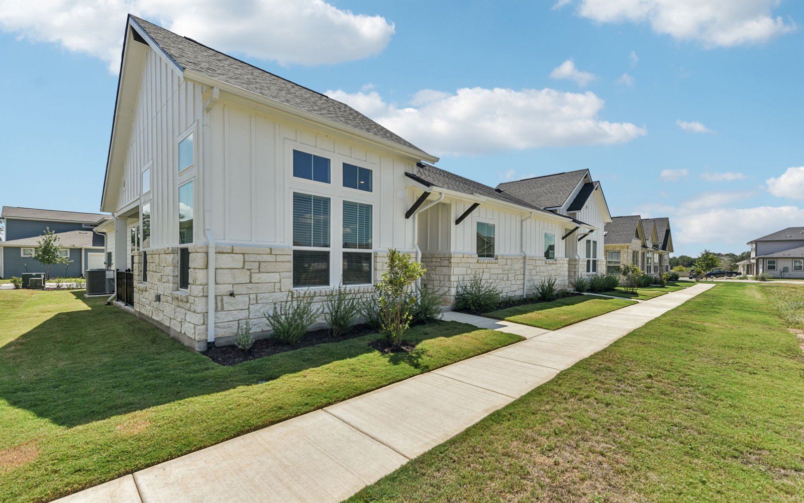 136 Stewart Unit 101 Front Exterior