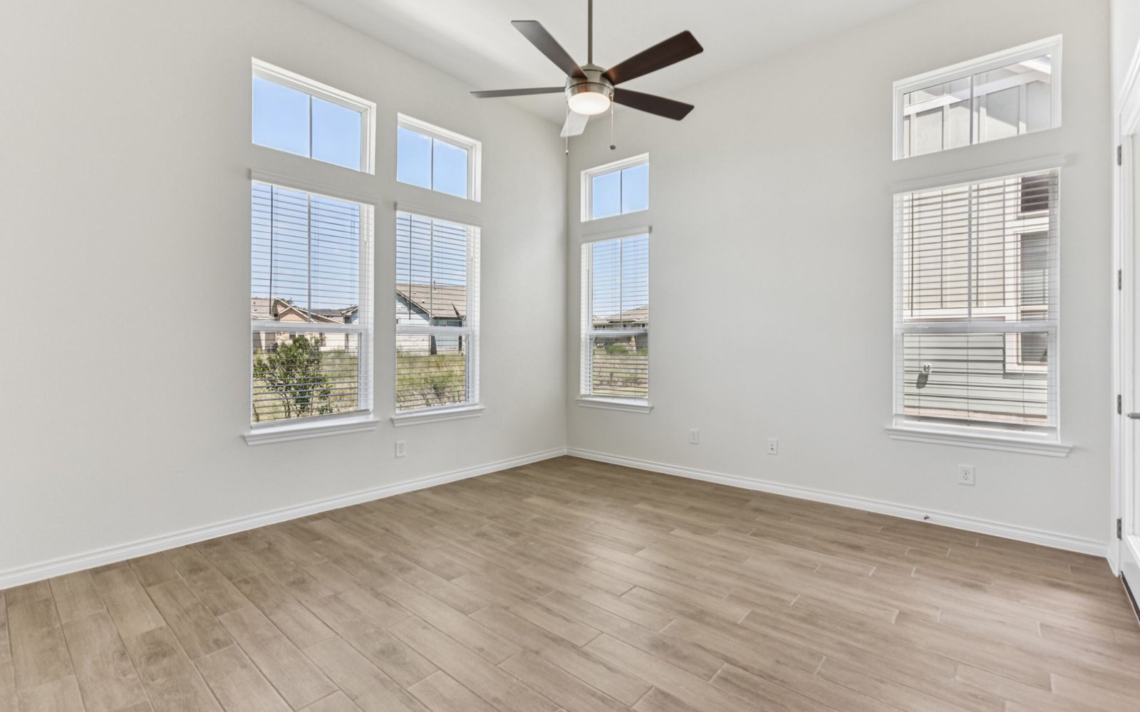 136 Stewart Dive Unit 101 Living Room