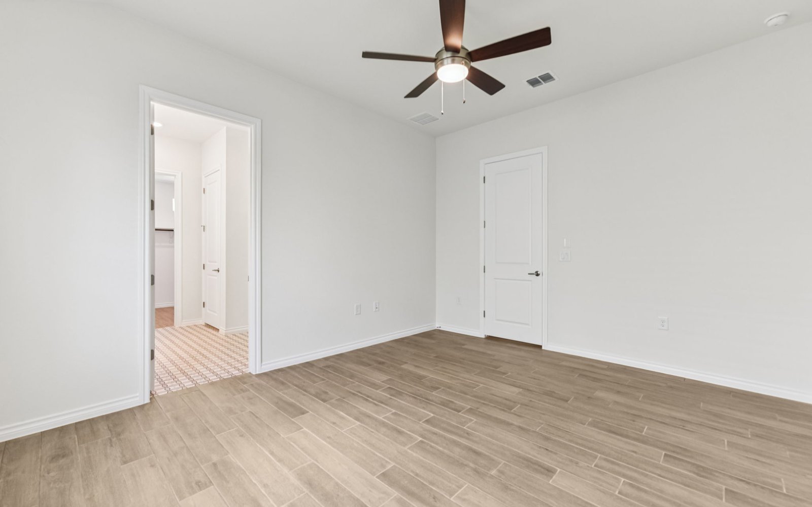 136 Stewart Dive Unit 101 Room