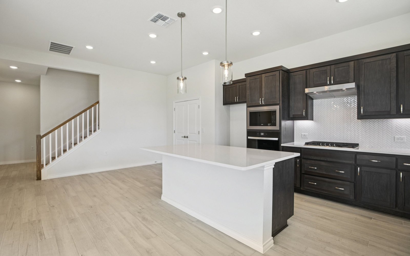 139 Stewart Dr Unit 102 Kitchen