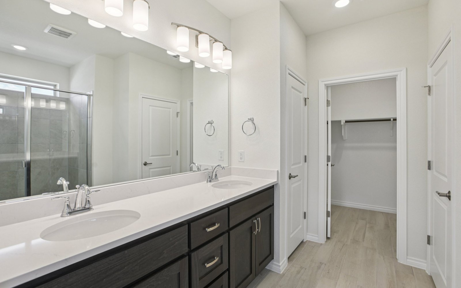 139 Stewart Dr Unit 102 Bathroom