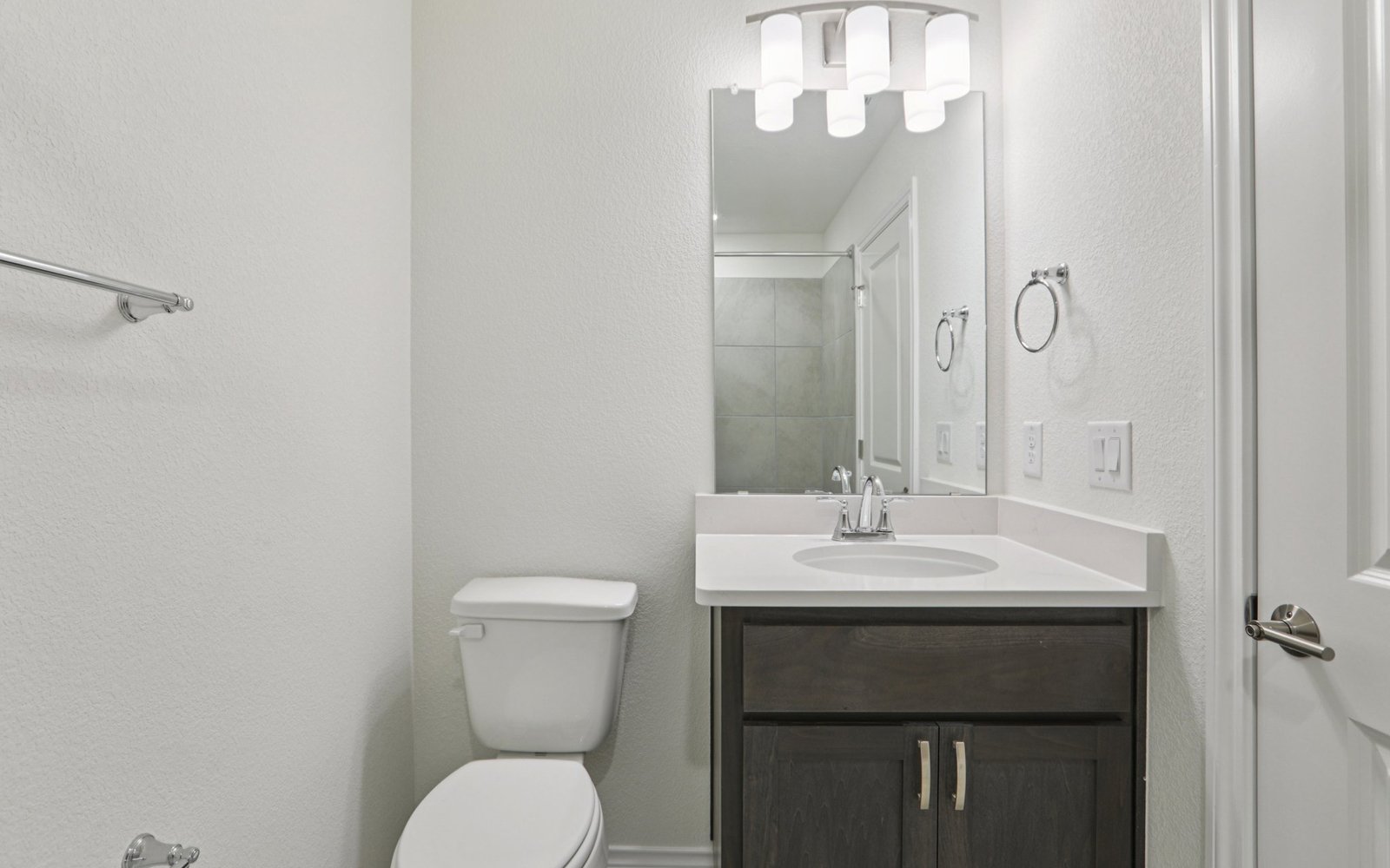 139 Stewart Dr Unit 102 Bathroom