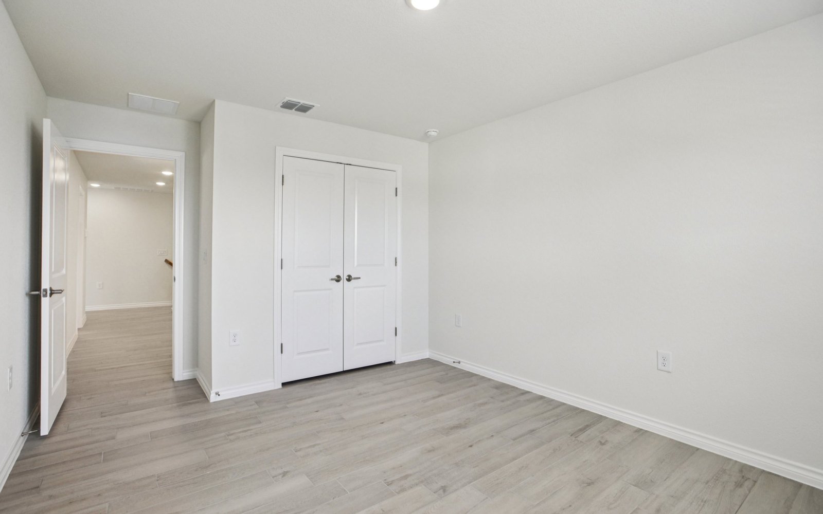 139 Stewart Dr Unit 102 Room