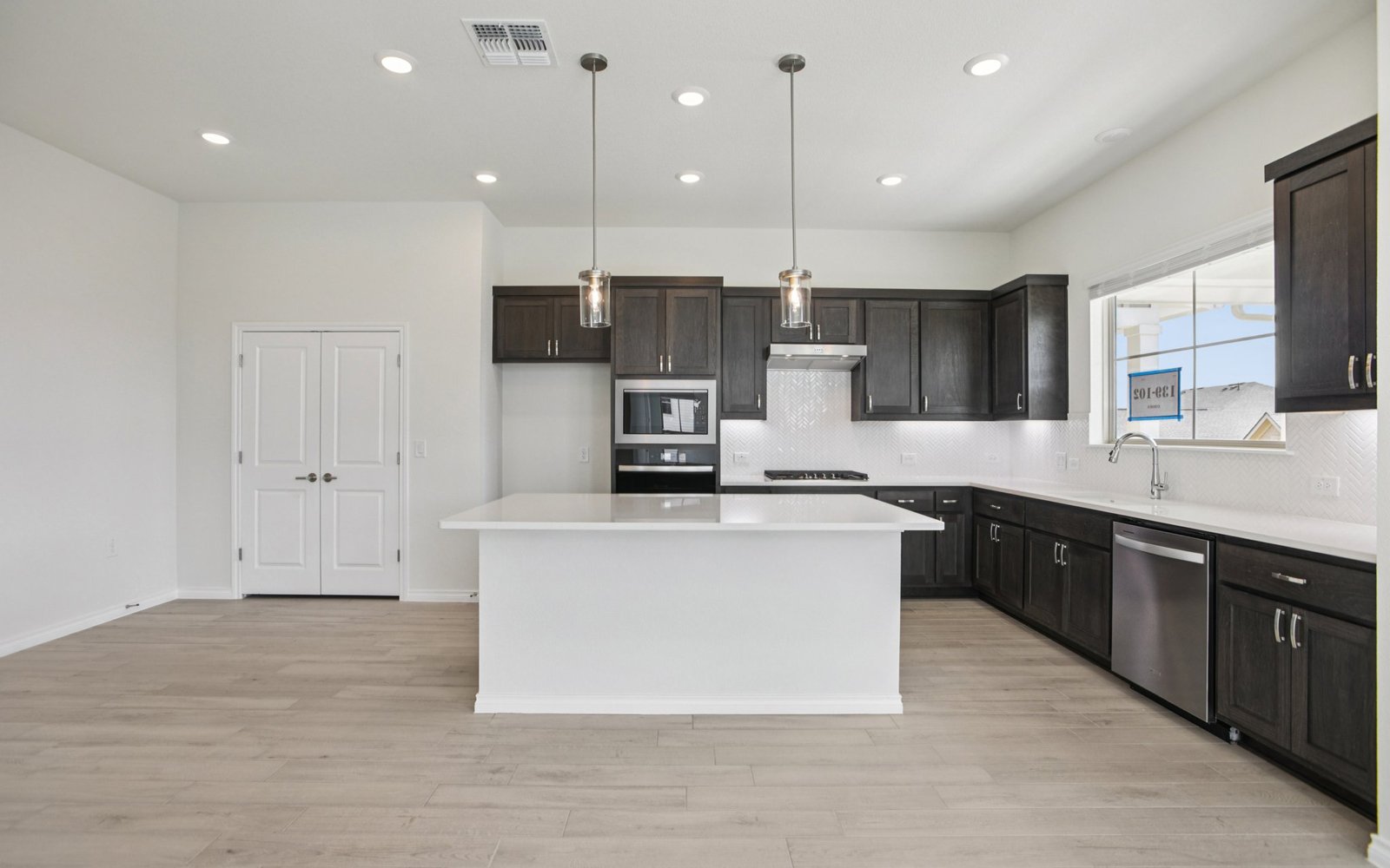 139 Stewart Dr Unit 102 Kitcchen