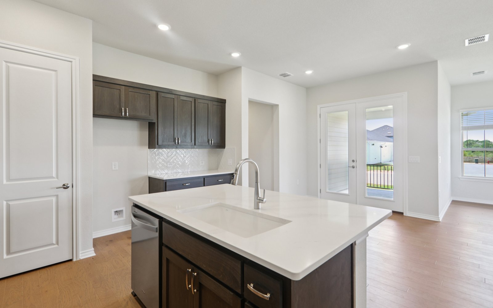 140 Stewart Dr Unit 102 Kitchen