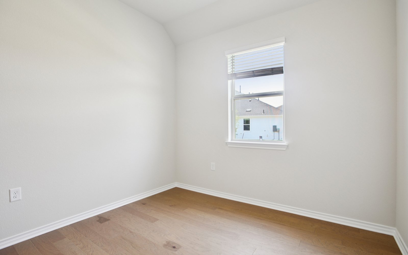 140 Stewart Dr Unit 102 Room