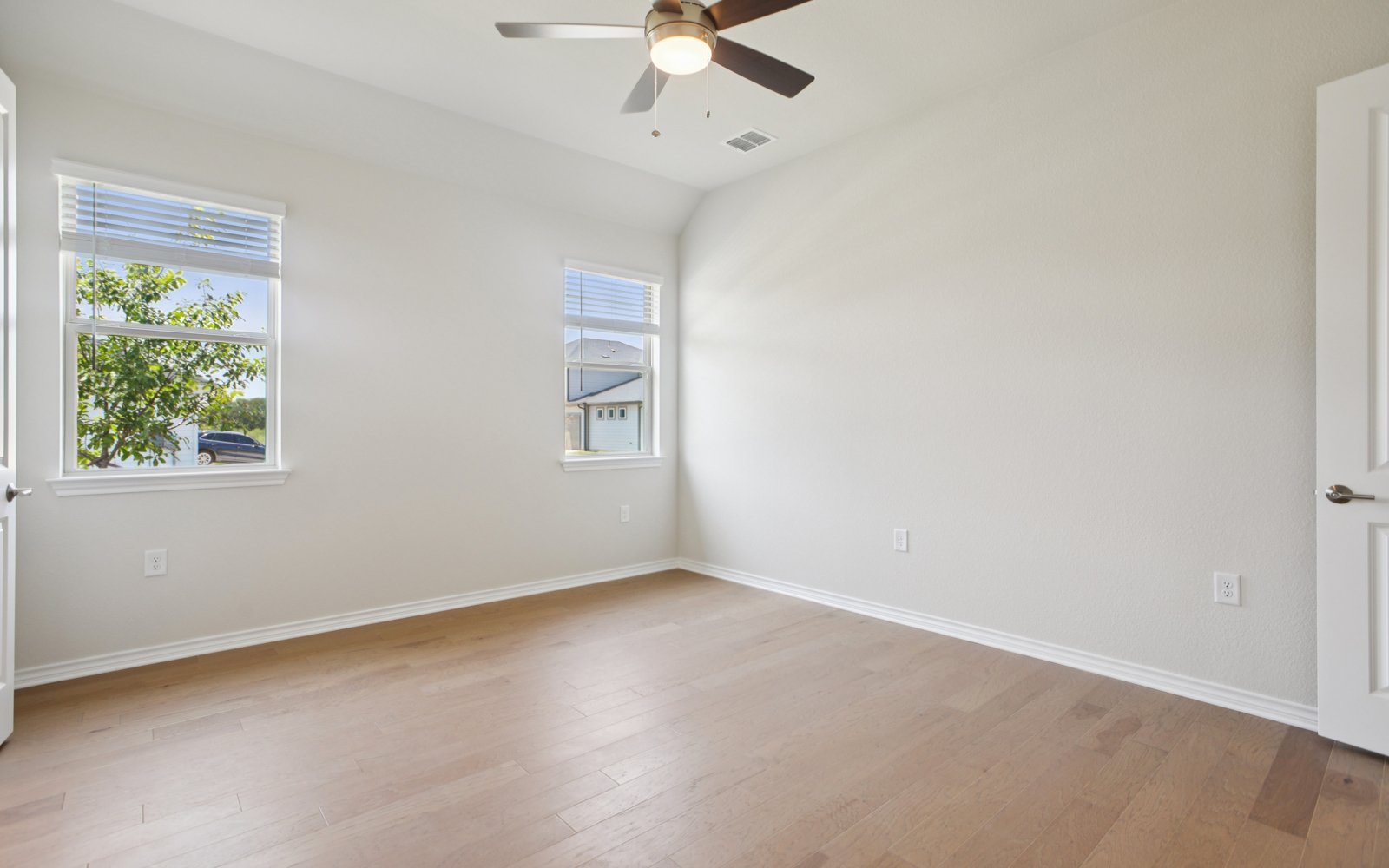 140 Stewart Dr Unit 102 Room