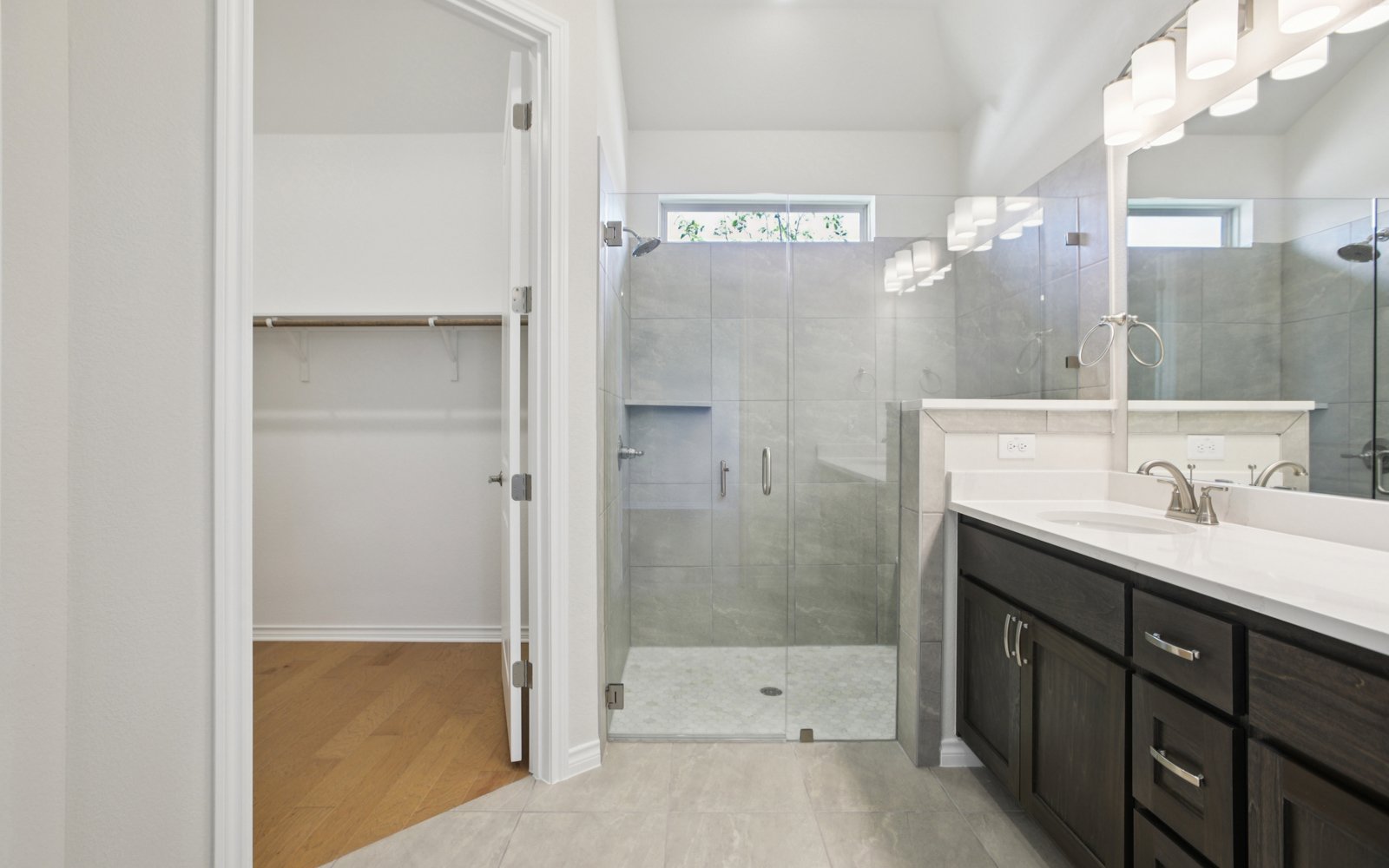 140 Stewart Dr Unit 102 Bathroom