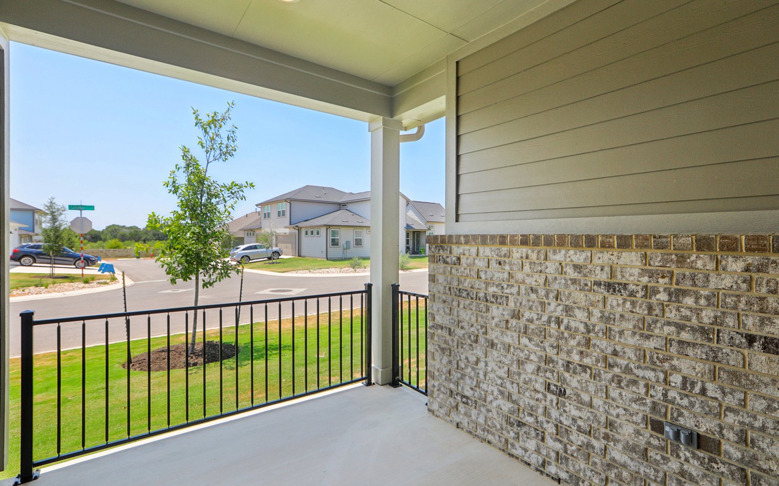 140 Stewart Dr Unit 102 Porch