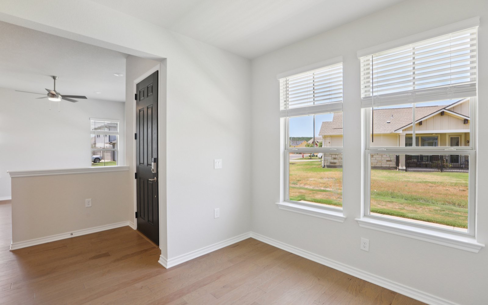 140 Stewart Dr Unit 102 Living Room