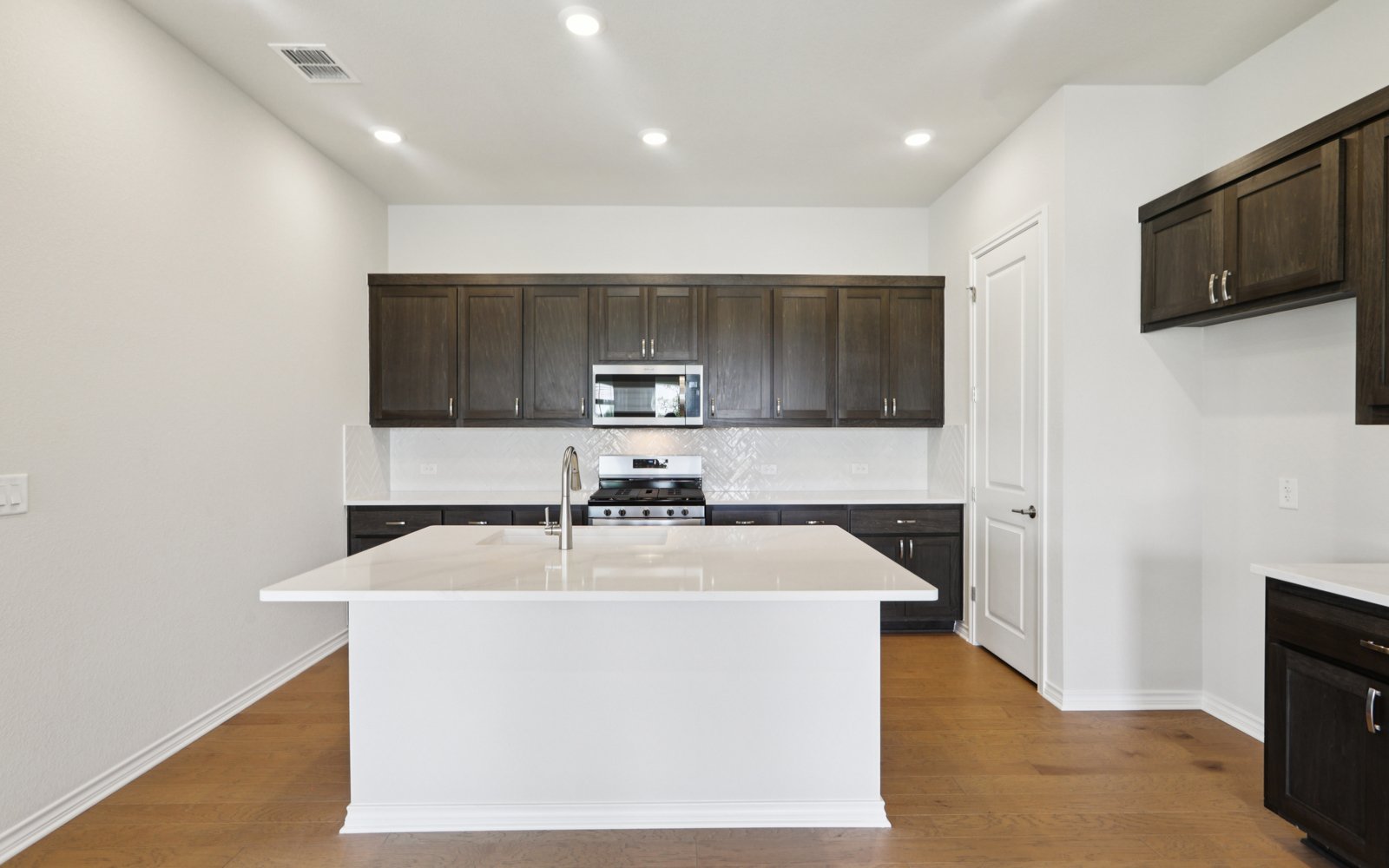 140 Stewart Dr Unit 102 Kitchen