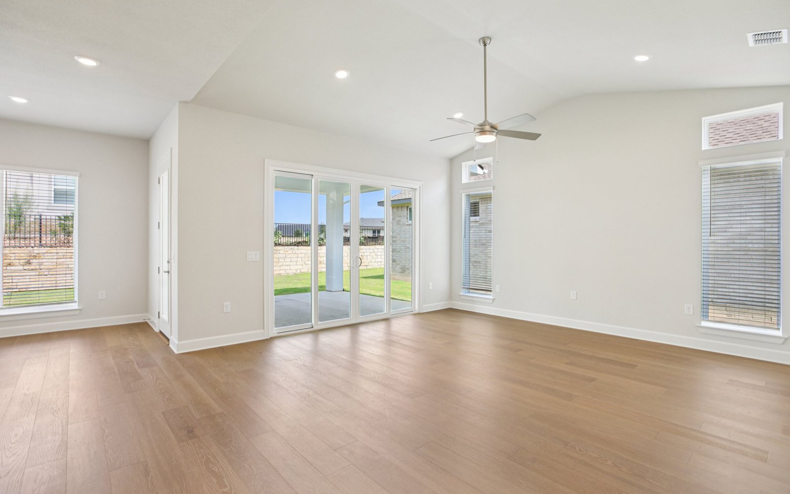 1520 Dancing Oak Lane Living Room