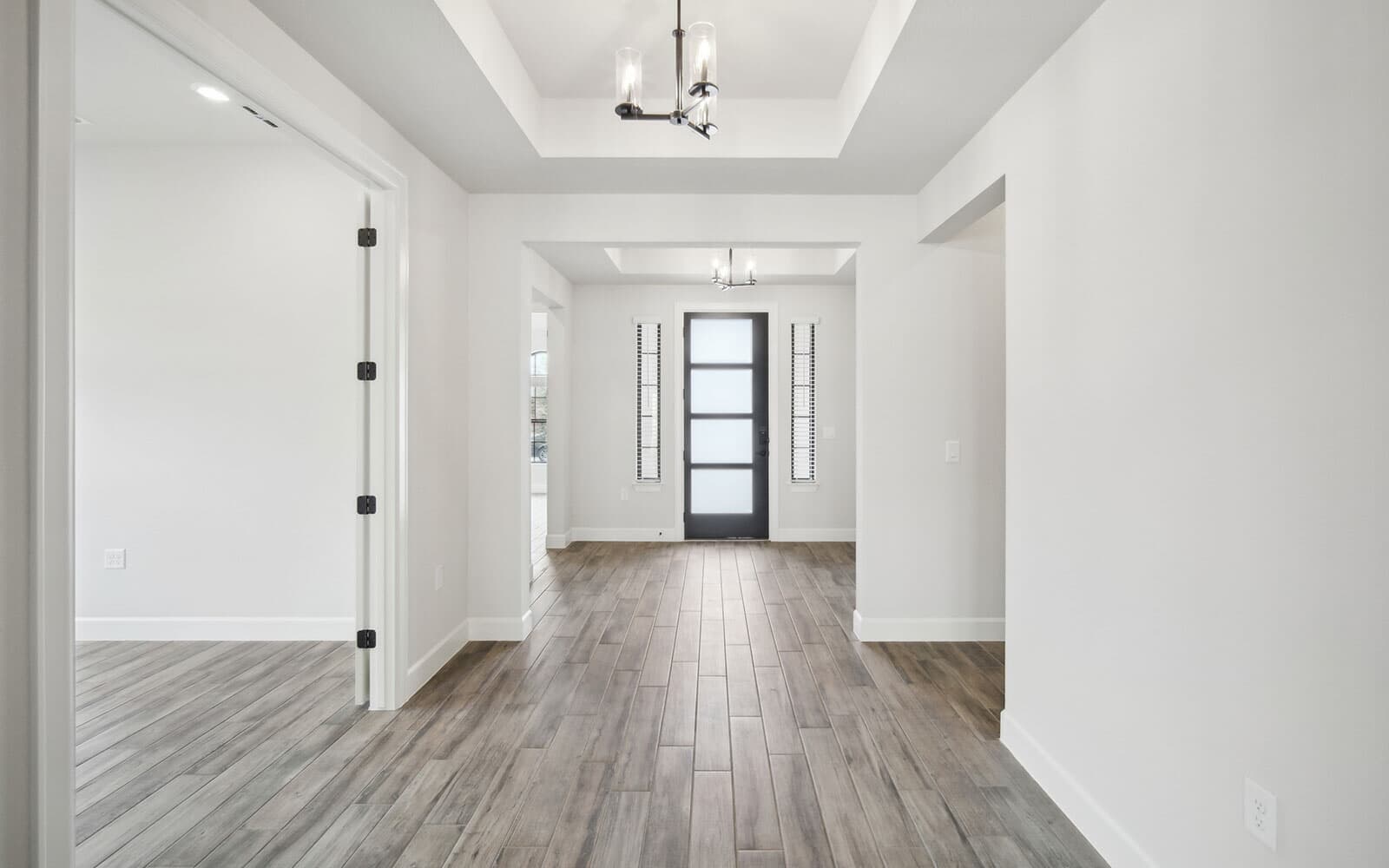 1532 Dancing Oak Hallway