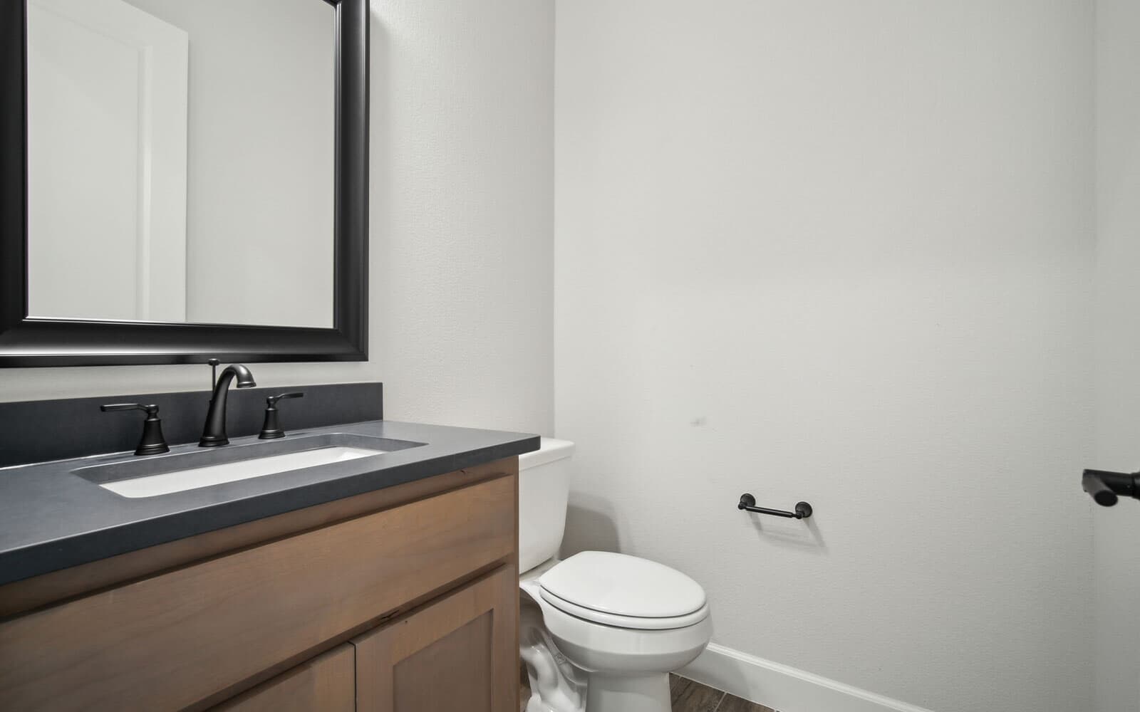 1532 Dancing Oak Bathroom