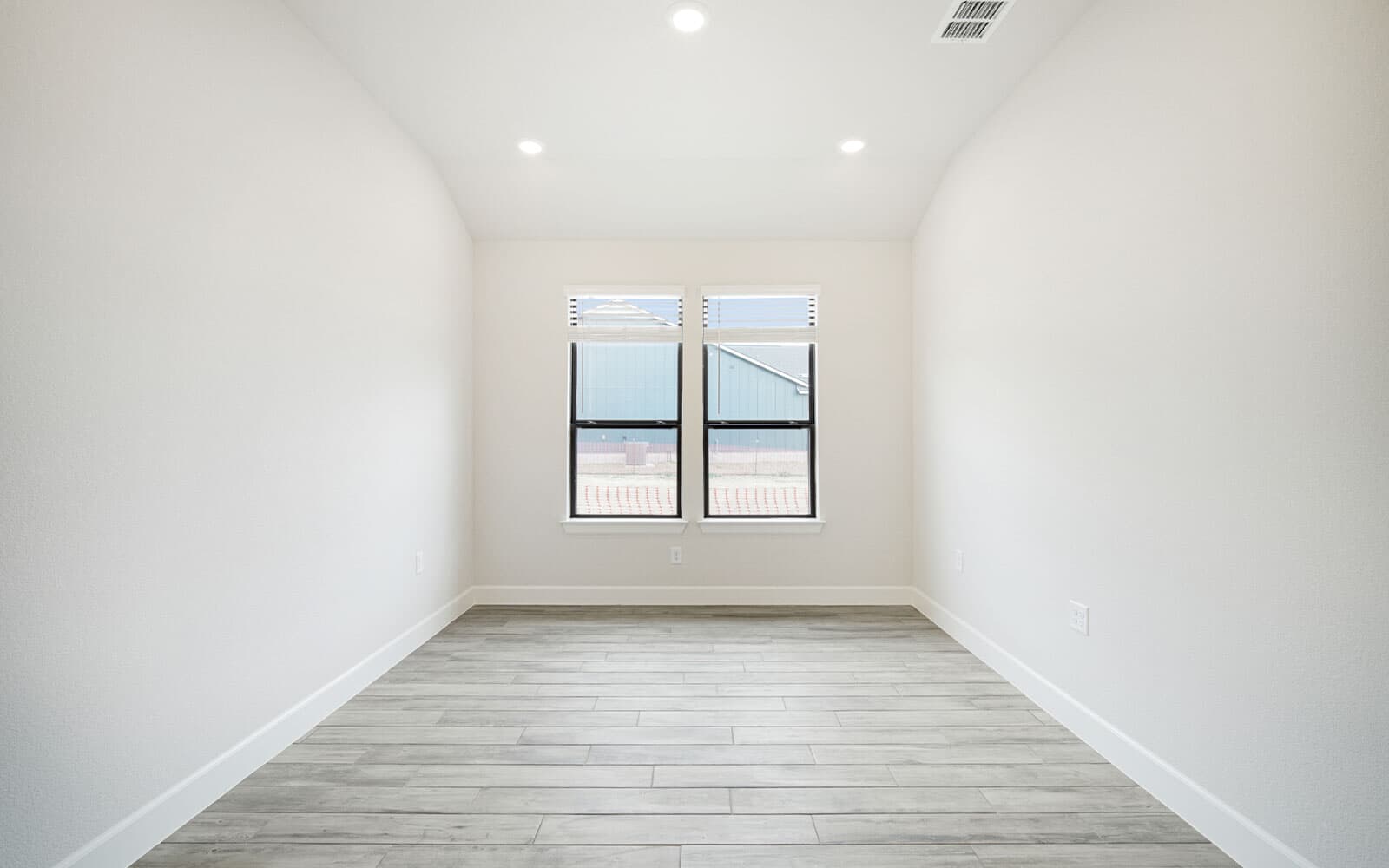 1532 Dancing Oak Bedroom