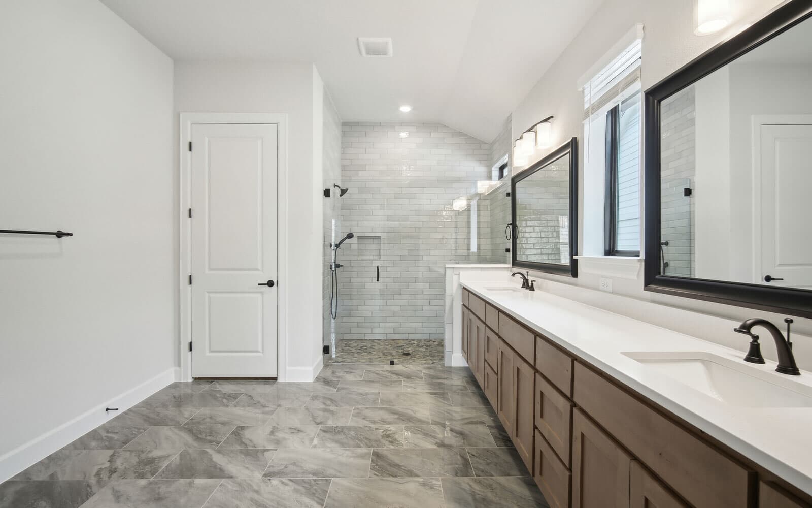 1532 Dancing Oak Bathroom