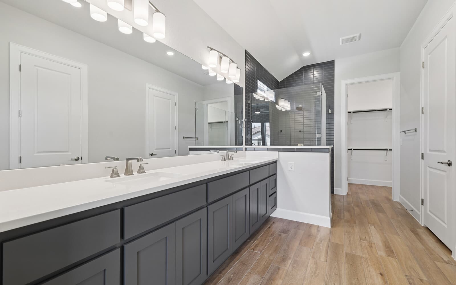 321 Sweeping Sage Lane Main Bathroom