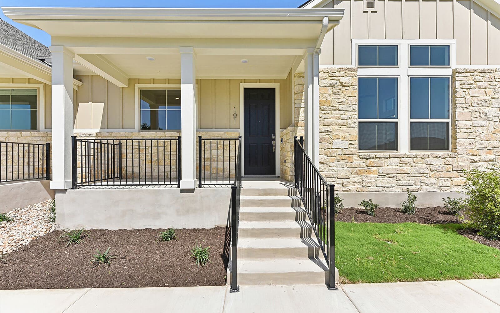 139 Stewart Unit 101 Front Exterior