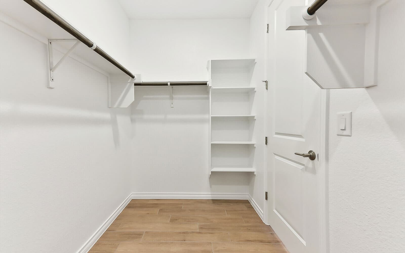 139 Stewart Unit 101 Walk-In Closet
