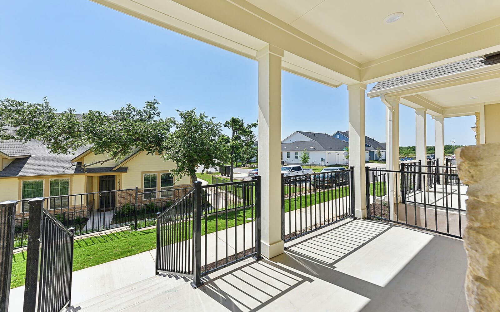 139 Stewart Unit 101 Front Porch