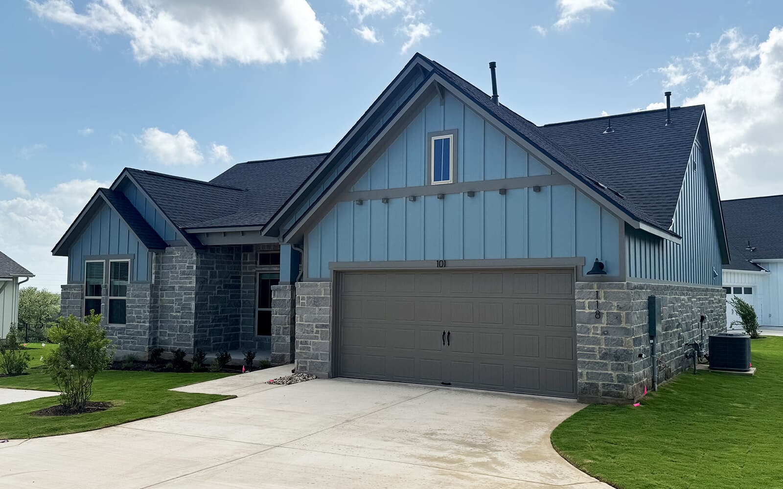 118 Antoinette Way, 101