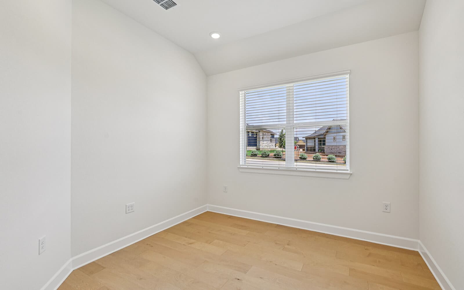 1516 Dancing Oak Lane