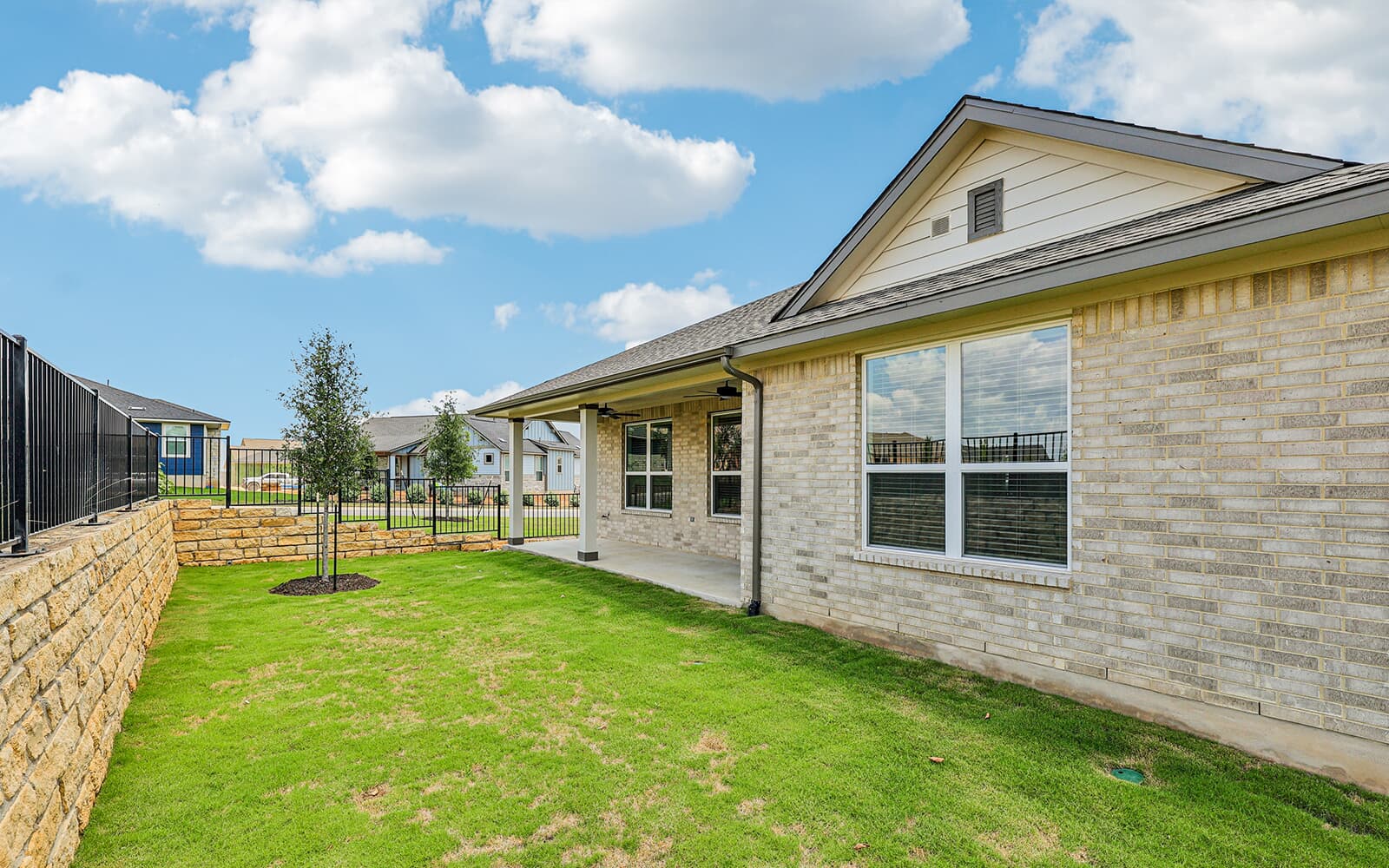 1516 Dancing Oak Lane