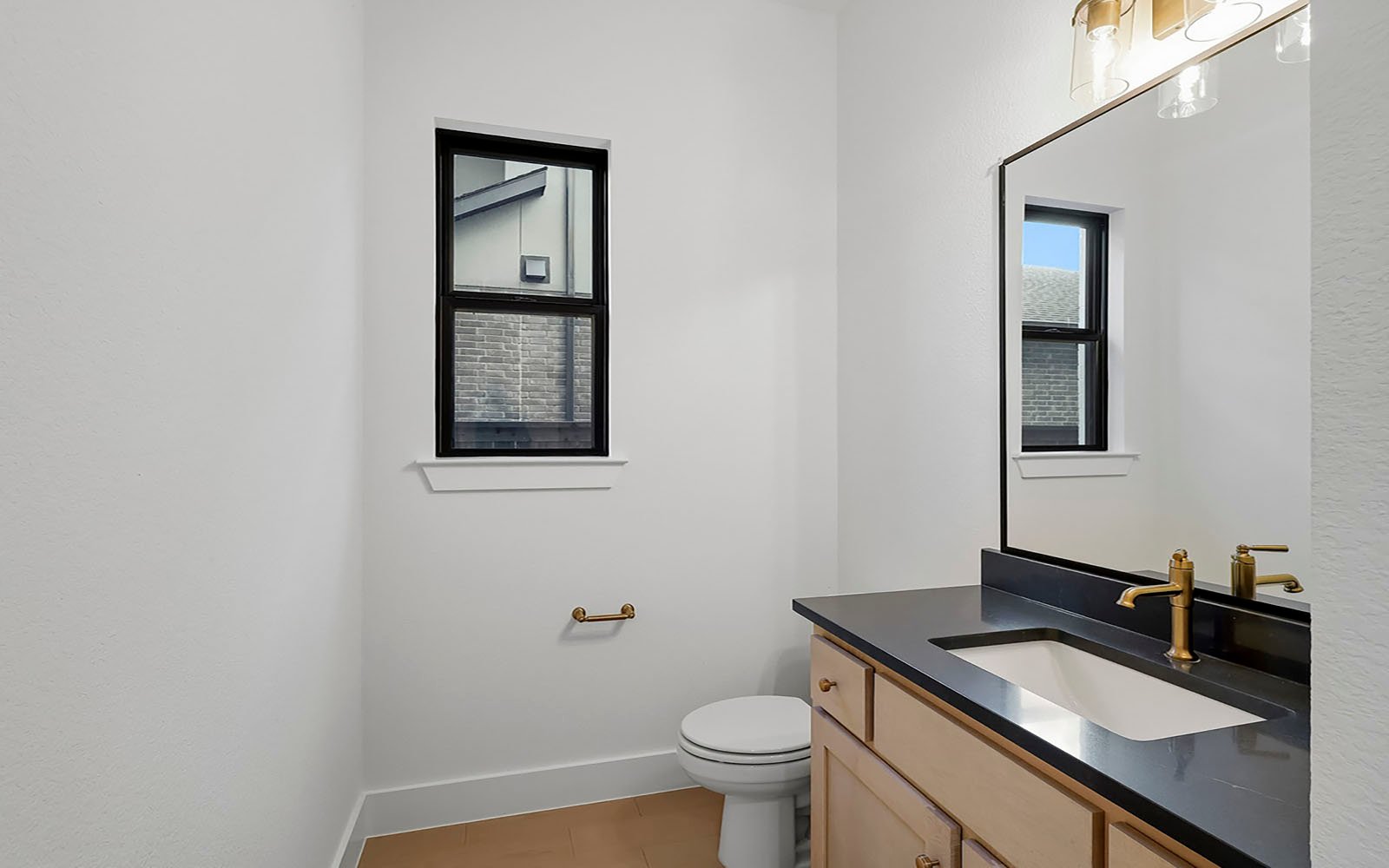 15643 Violet Ln Bathroom