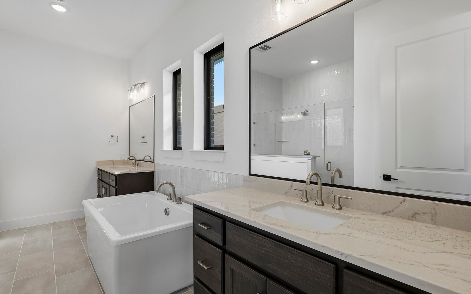 15663 Violet Ln Primary Bathroom